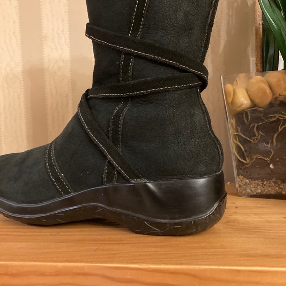 Clarks Artisan Collection Shearling Boots - Picture 4 of 10